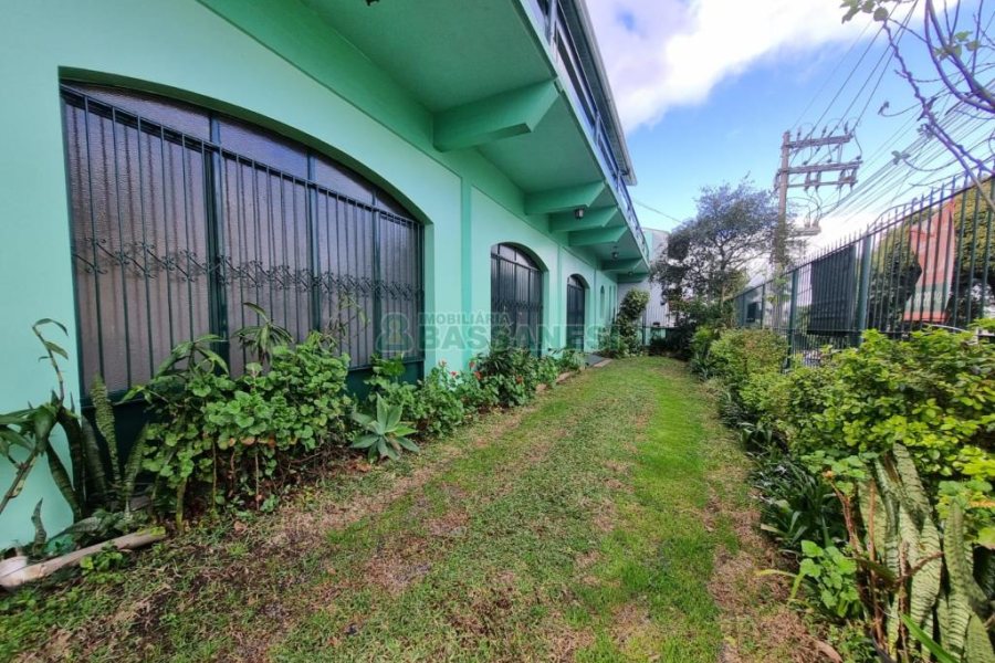 Loja com 115m², 2 vagas, no bairro Cristo Redentor em Caxias do Sul para Alugar