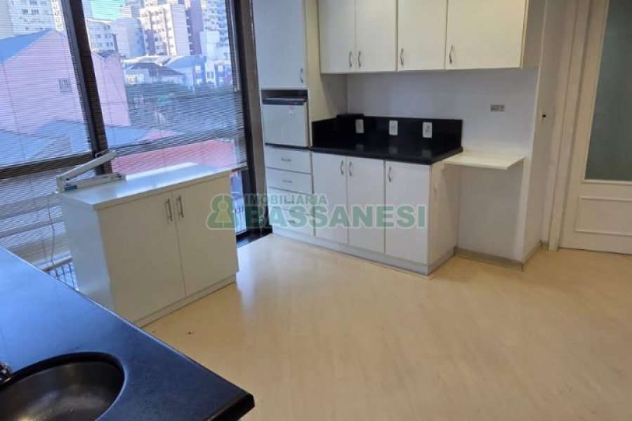 Sala com 61m², no bairro Centro em Caxias do Sul para Comprar