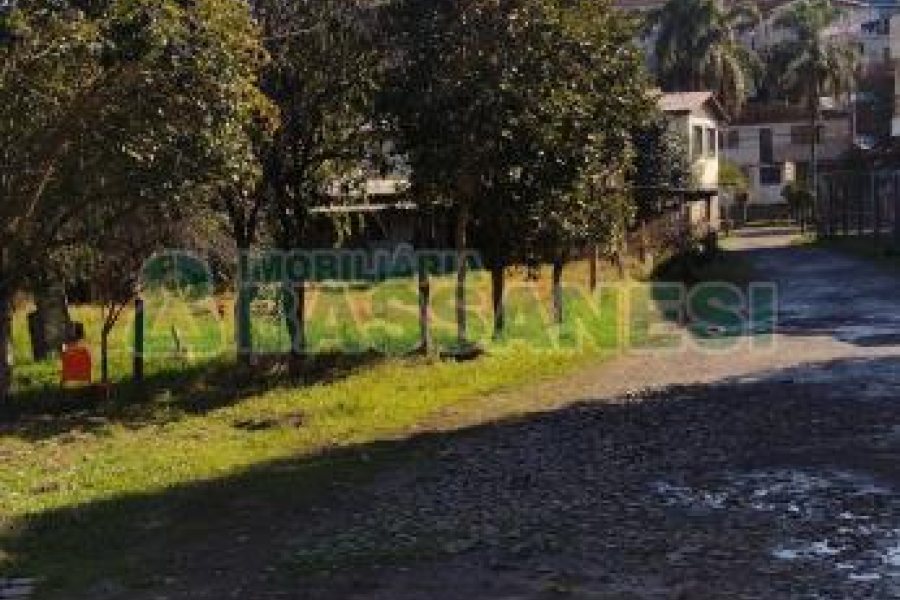 Casa com 3966m², 3 dormitórios, no bairro Esplanada em Caxias do Sul para Comprar