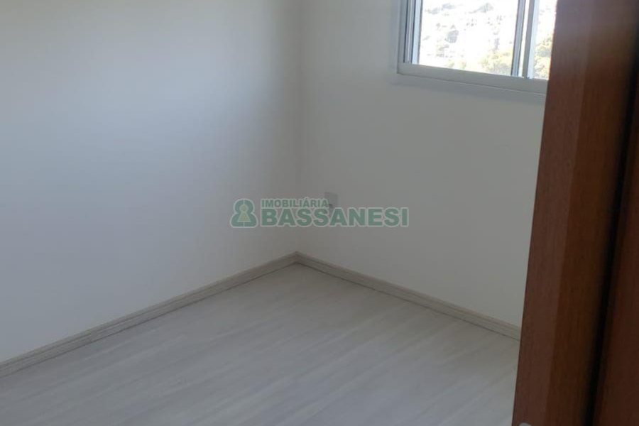 Apartamento com 40m², 2 dormitórios, 1 vaga, no bairro Petrópolis em Caxias do Sul para Comprar