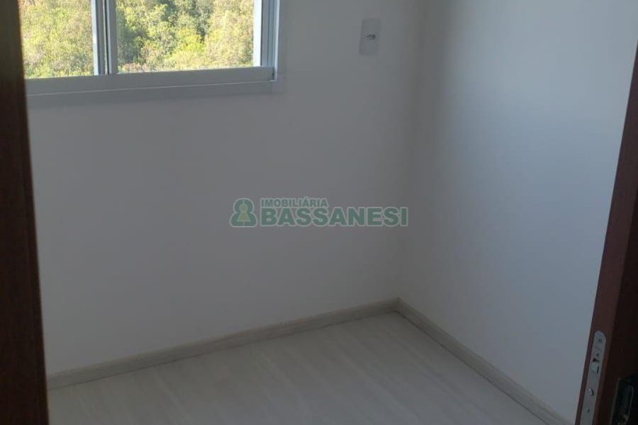 Apartamento com 40m², 2 dormitórios, 1 vaga, no bairro Petrópolis em Caxias do Sul para Comprar