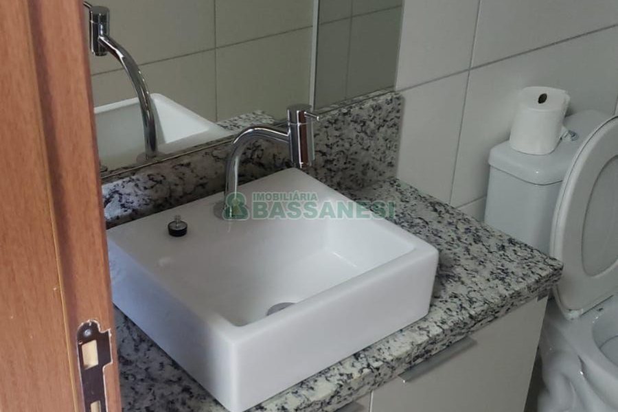 Apartamento com 40m², 2 dormitórios, 1 vaga, no bairro Petrópolis em Caxias do Sul para Comprar