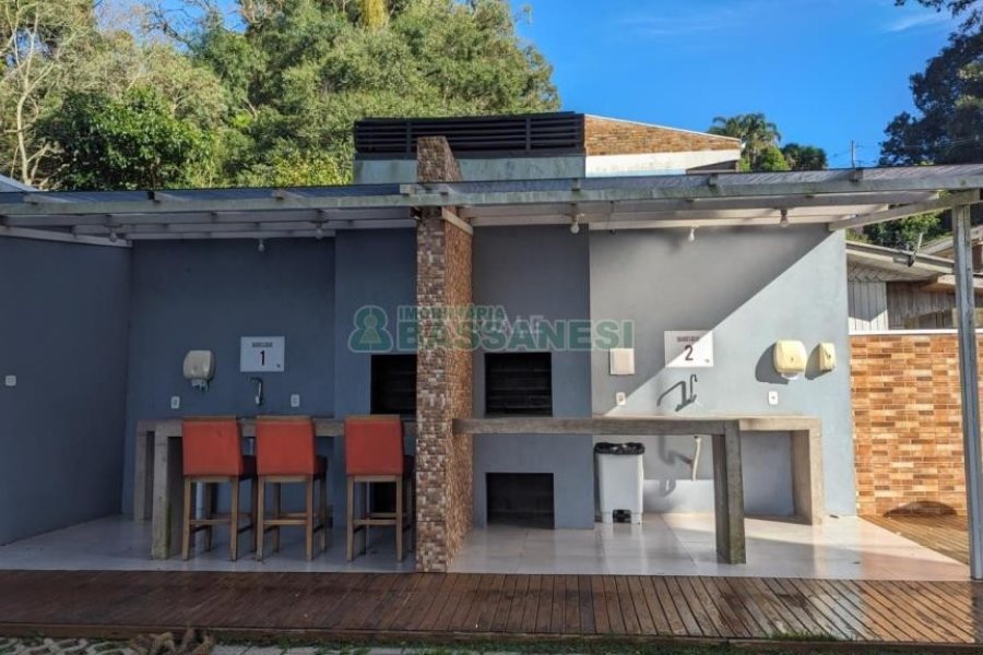 Apartamento com 40m², 2 dormitórios, 1 vaga, no bairro Petrópolis em Caxias do Sul para Comprar