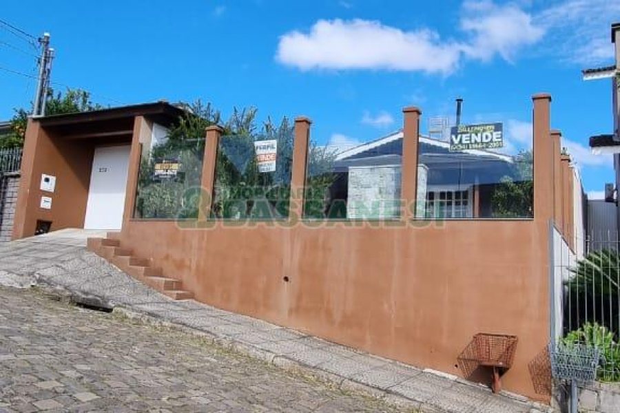 Casa com 108m², 3 dormitórios, 2 vagas, no bairro Moinhos de Vento em Caxias do Sul para Comprar