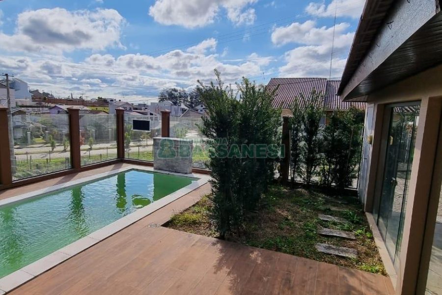 Casa com 108m², 3 dormitórios, 2 vagas, no bairro Moinhos de Vento em Caxias do Sul para Comprar