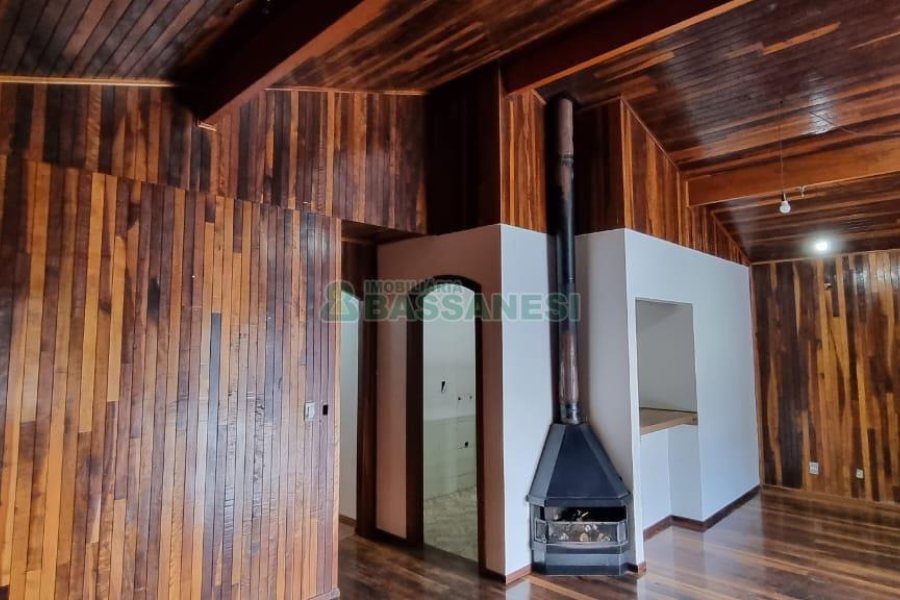 Casa com 108m², 3 dormitórios, 2 vagas, no bairro Moinhos de Vento em Caxias do Sul para Comprar