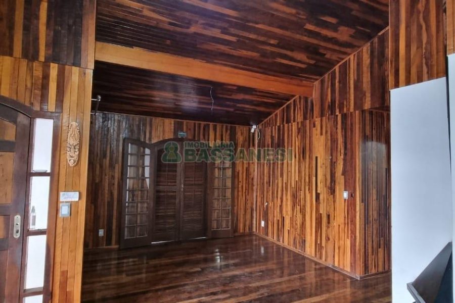 Casa com 108m², 3 dormitórios, 2 vagas, no bairro Moinhos de Vento em Caxias do Sul para Comprar