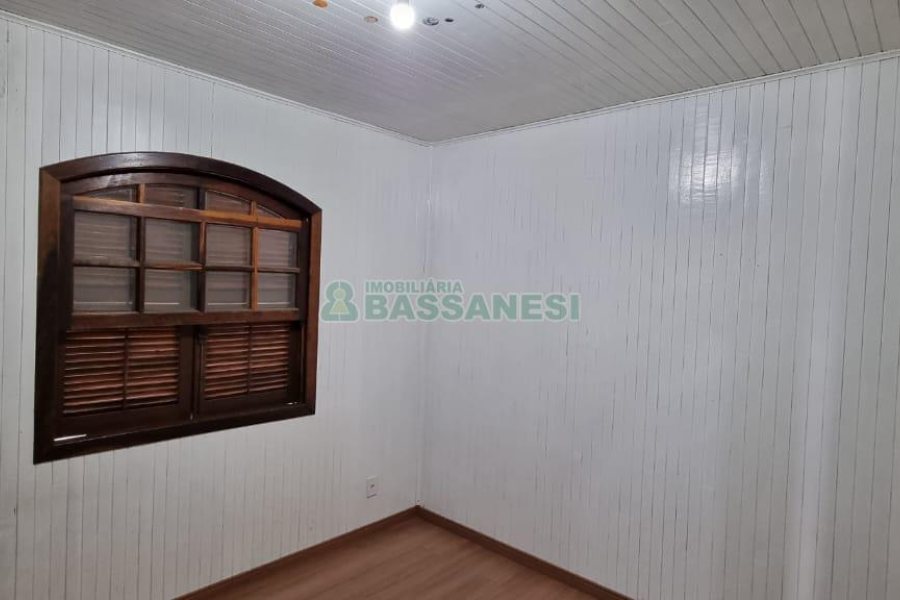 Casa com 108m², 3 dormitórios, 2 vagas, no bairro Moinhos de Vento em Caxias do Sul para Comprar