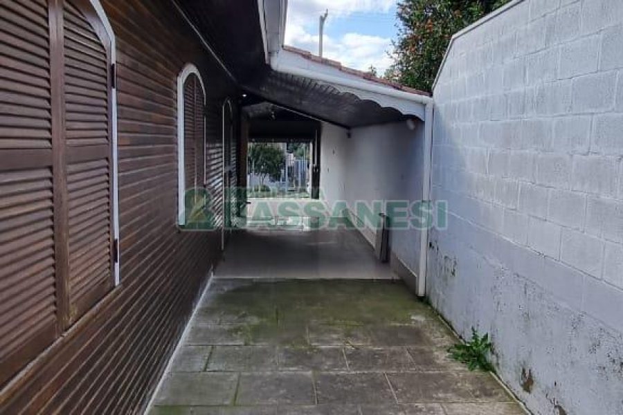 Casa com 108m², 3 dormitórios, 2 vagas, no bairro Moinhos de Vento em Caxias do Sul para Comprar