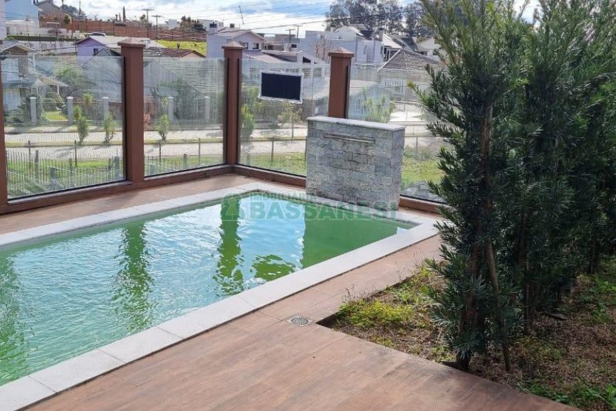 Casa com 108m², 3 dormitórios, 2 vagas, no bairro Moinhos de Vento em Caxias do Sul para Comprar