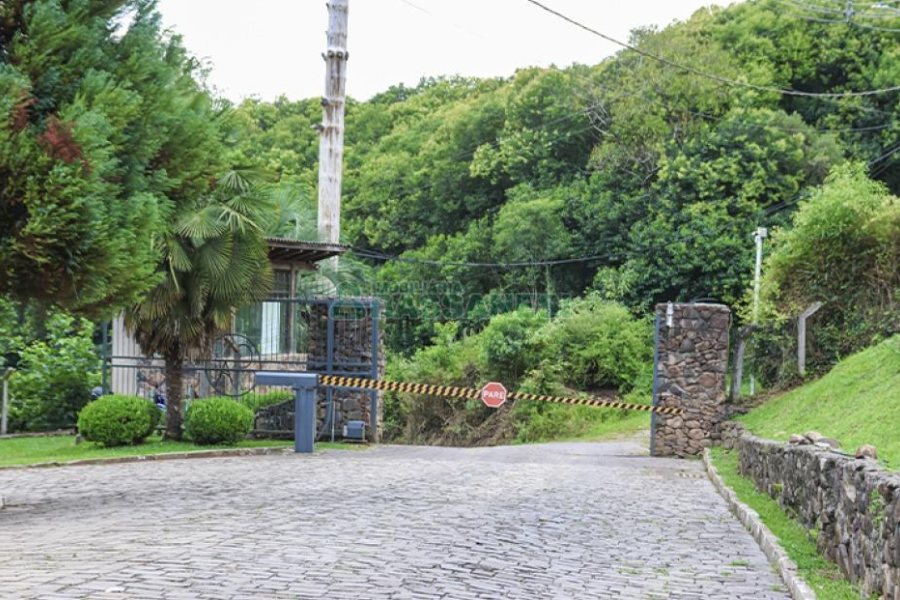 Terreno com 950m², no bairro Linha 40 em Caxias do Sul para Comprar