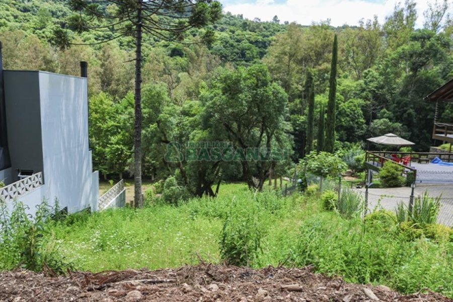 Terreno com 950m², no bairro Linha 40 em Caxias do Sul para Comprar