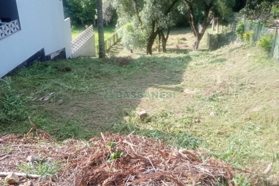 Terreno com 950m², no bairro Linha 40 em Caxias do Sul para Comprar