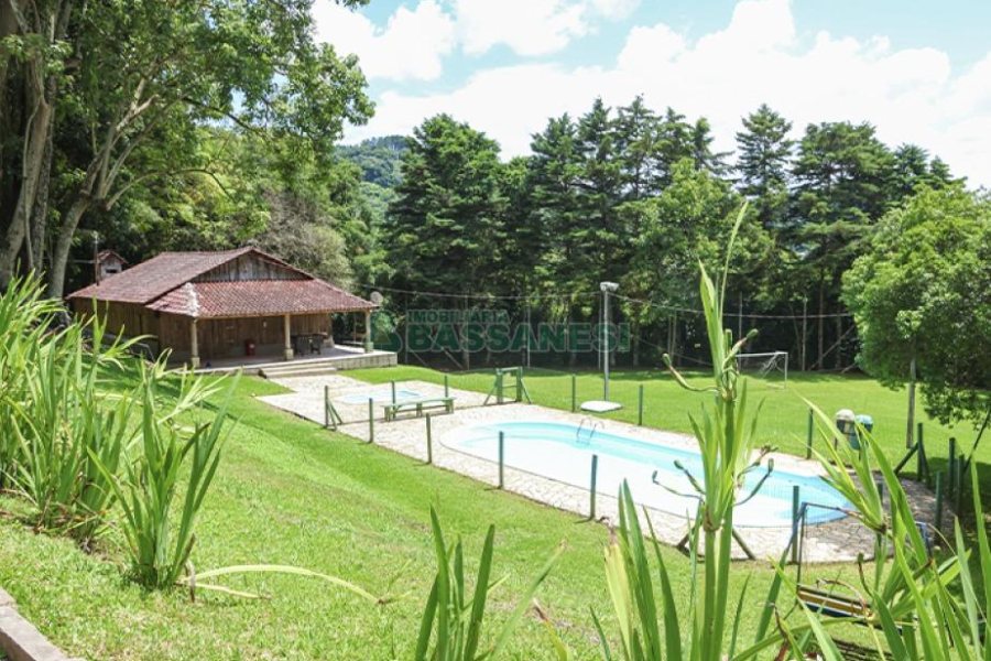 Terreno com 950m², no bairro Linha 40 em Caxias do Sul para Comprar