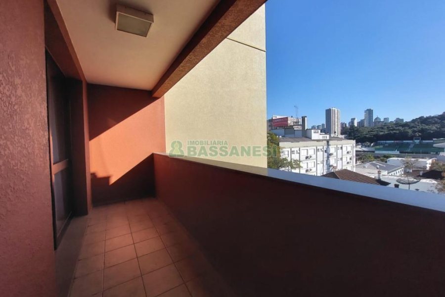 Kitinete com 40m², 1 dormitório, no bairro Centro em Caxias do Sul para Alugar