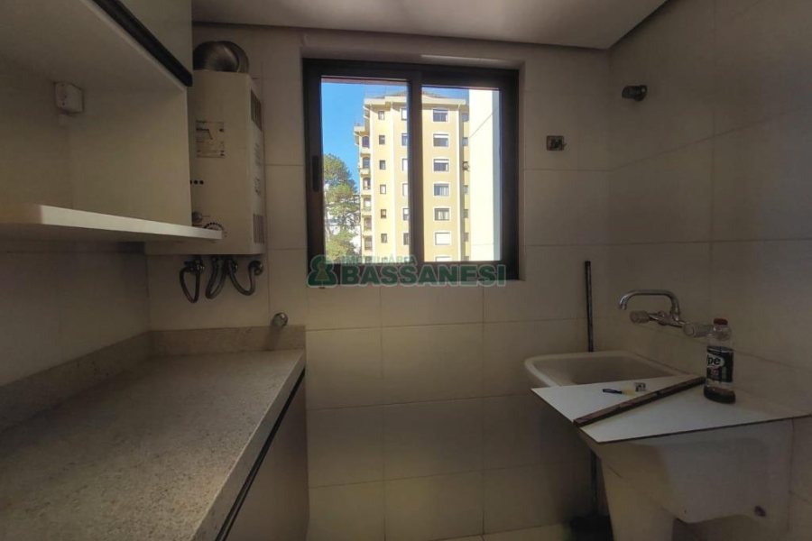 Kitinete com 40m², 1 dormitório, no bairro Centro em Caxias do Sul para Alugar