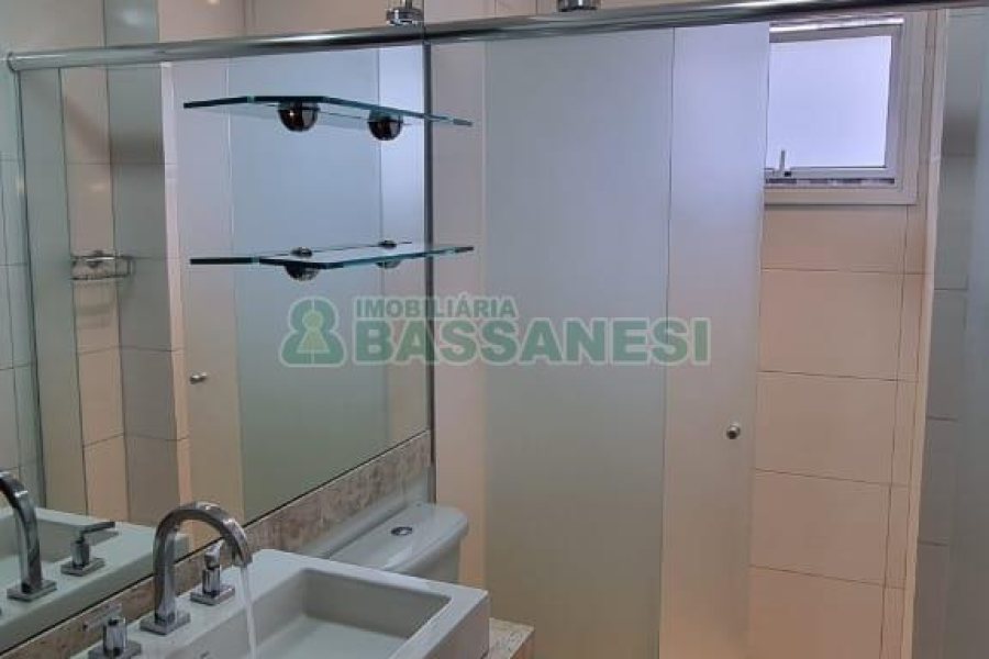 Apartamento com 88m², 2 dormitórios, 2 vagas, no bairro Cristo Redentor em Caxias do Sul para Comprar