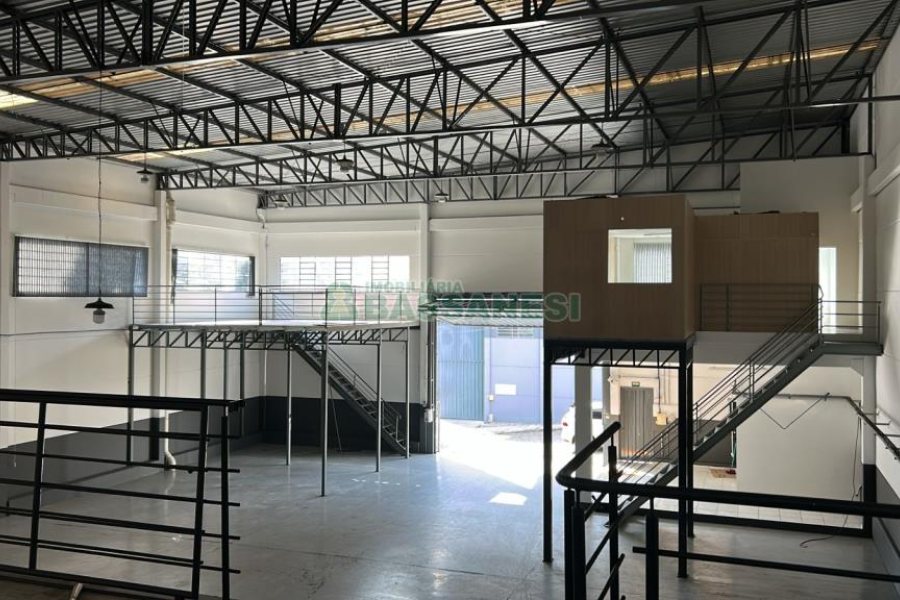 Pavilhão com 747m², no bairro Santa Lúcia em Caxias do Sul para Alugar