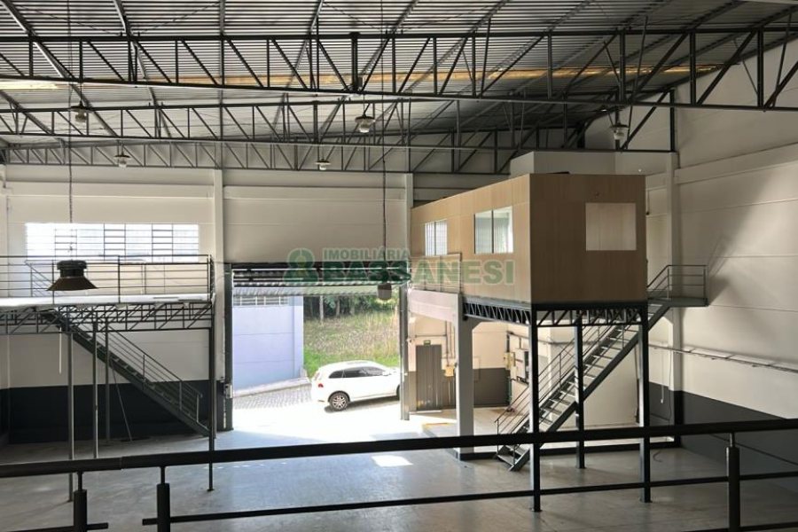 Pavilhão com 747m², no bairro Santa Lúcia em Caxias do Sul para Alugar