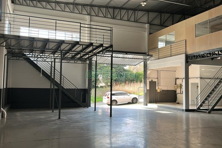 Pavilhão com 747m², no bairro Santa Lúcia em Caxias do Sul para Alugar
