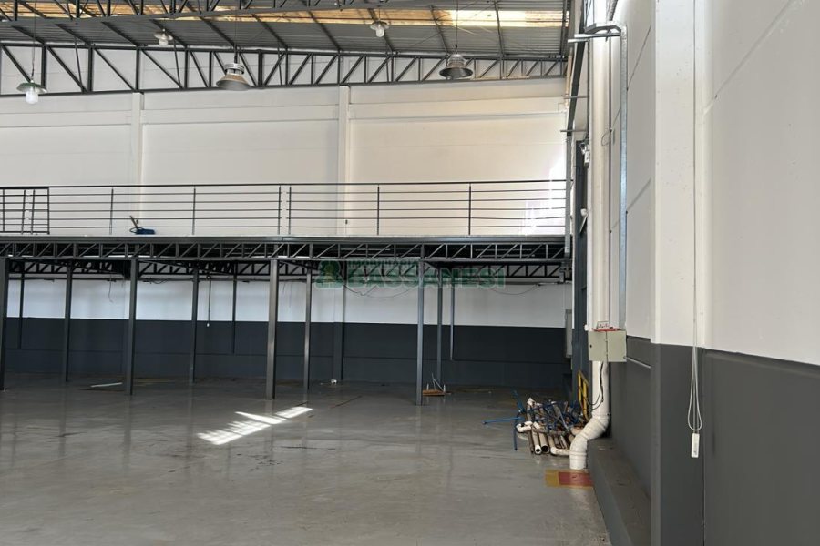 Pavilhão com 747m², no bairro Santa Lúcia em Caxias do Sul para Alugar