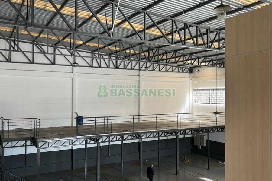 Pavilhão com 747m², no bairro Santa Lúcia em Caxias do Sul para Alugar