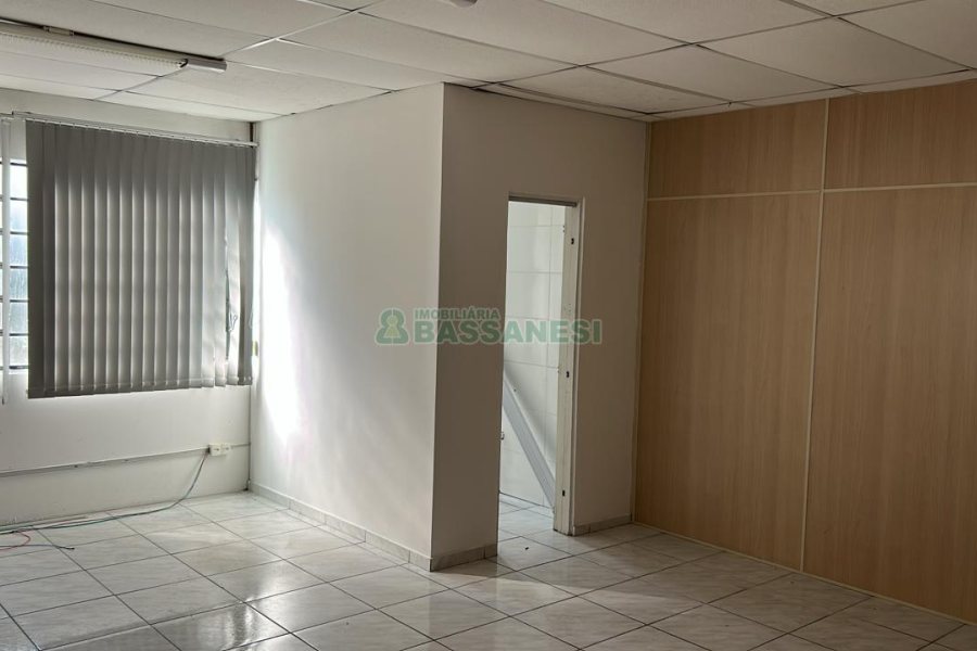 Pavilhão com 747m², no bairro Santa Lúcia em Caxias do Sul para Alugar