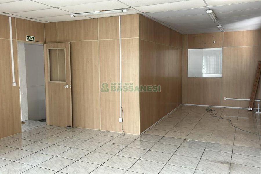 Pavilhão com 747m², no bairro Santa Lúcia em Caxias do Sul para Alugar