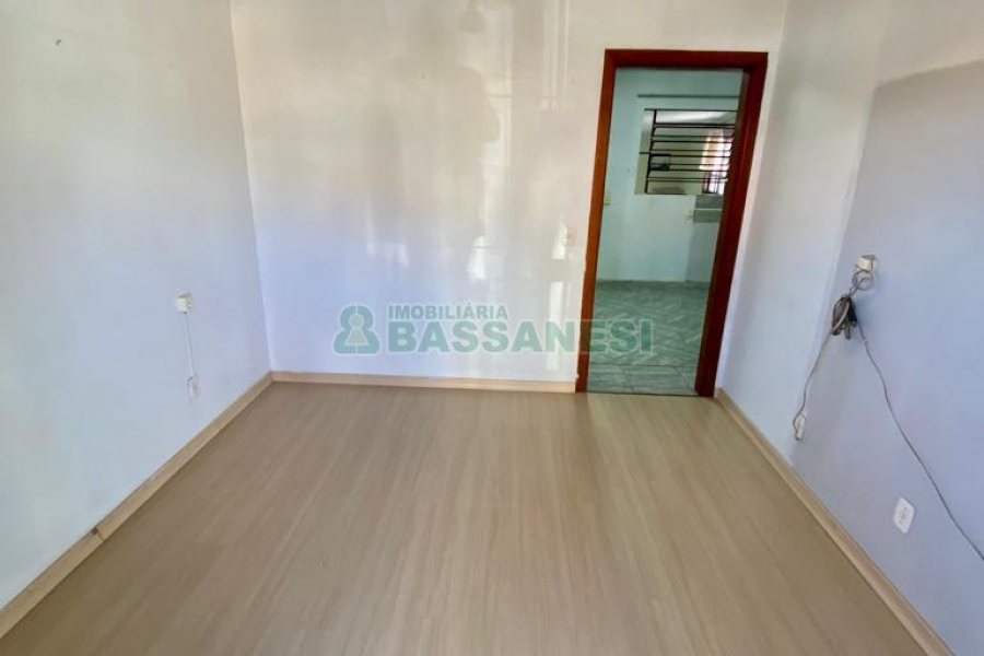 Casa com 136m², 6 dormitórios, 2 vagas, no bairro Santa Lúcia em Caxias do Sul para Comprar