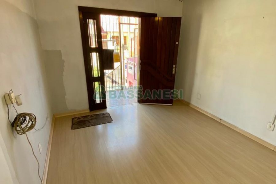 Casa com 136m², 6 dormitórios, 2 vagas, no bairro Santa Lúcia em Caxias do Sul para Comprar