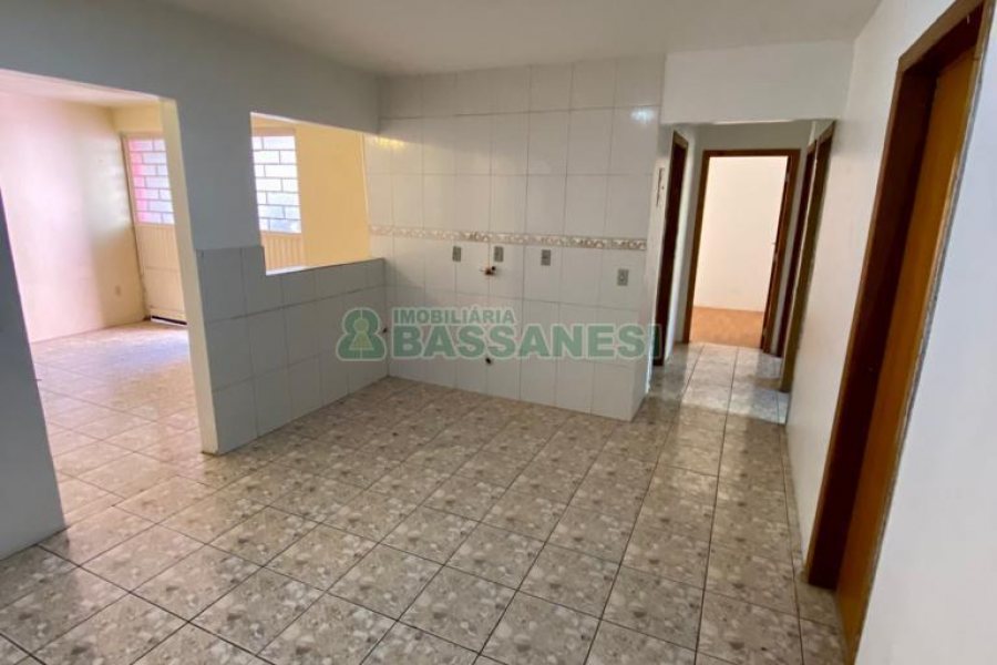 Casa com 136m², 6 dormitórios, 2 vagas, no bairro Santa Lúcia em Caxias do Sul para Comprar