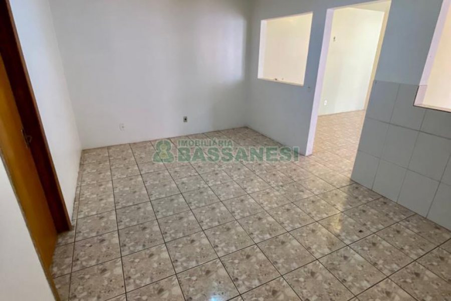 Casa com 136m², 6 dormitórios, 2 vagas, no bairro Santa Lúcia em Caxias do Sul para Comprar