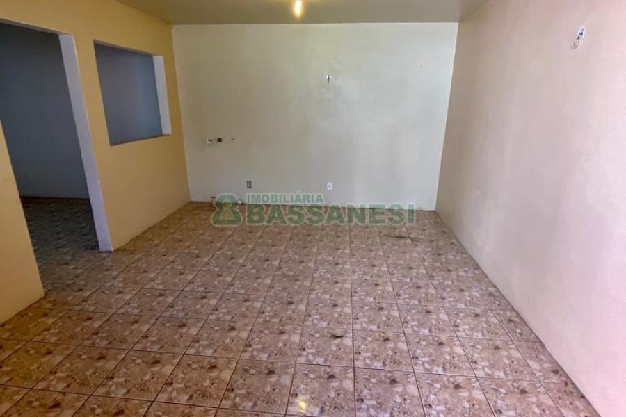Casa com 136m², 6 dormitórios, 2 vagas, no bairro Santa Lúcia em Caxias do Sul para Comprar