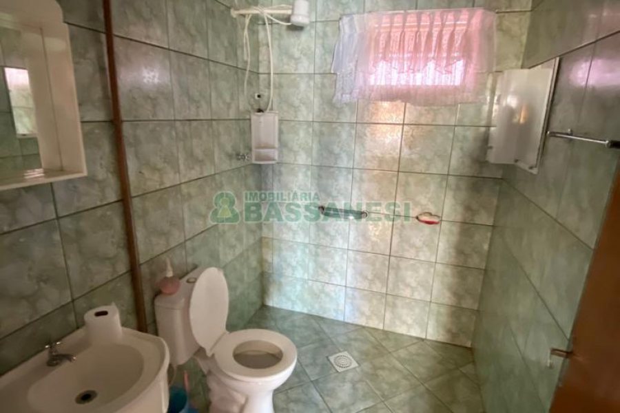 Casa com 136m², 6 dormitórios, 2 vagas, no bairro Santa Lúcia em Caxias do Sul para Comprar