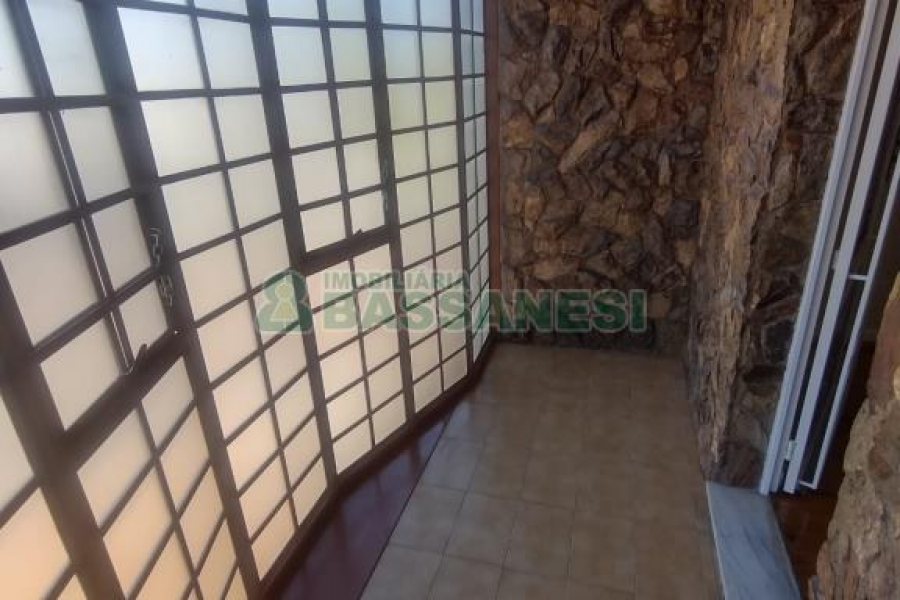 Casa com 240m², 3 dormitórios, 1 vaga, no bairro Rio Branco em Caxias do Sul para Comprar