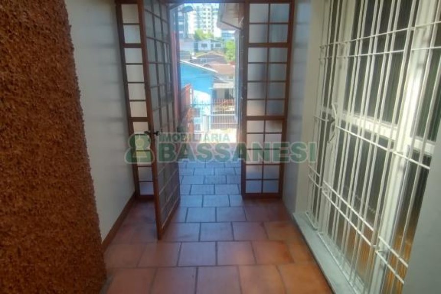 Casa com 240m², 3 dormitórios, 1 vaga, no bairro Rio Branco em Caxias do Sul para Comprar