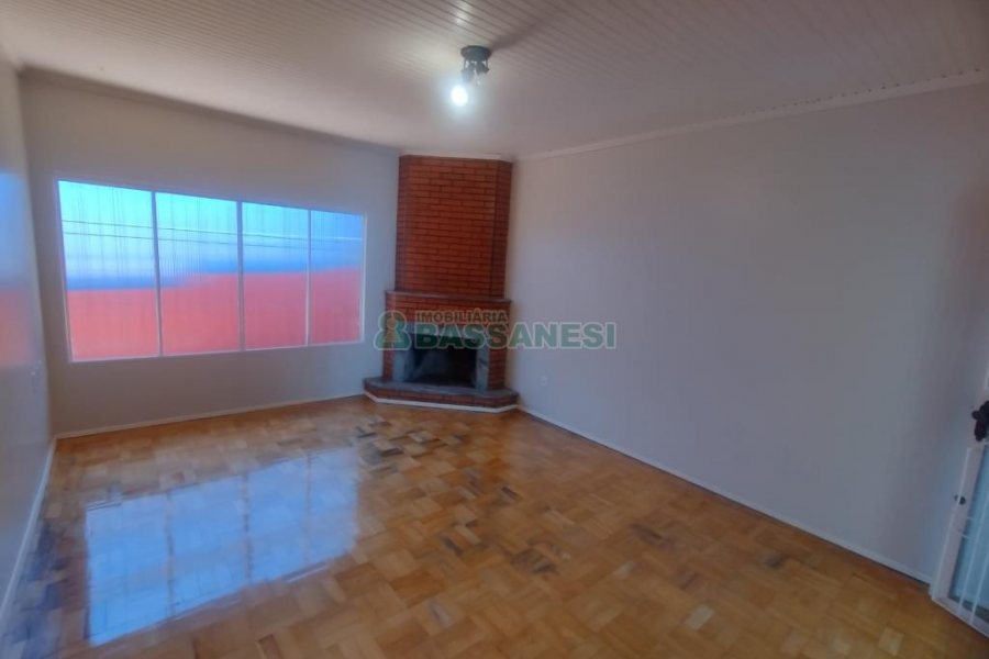Casa com 240m², 3 dormitórios, 1 vaga, no bairro Rio Branco em Caxias do Sul para Comprar