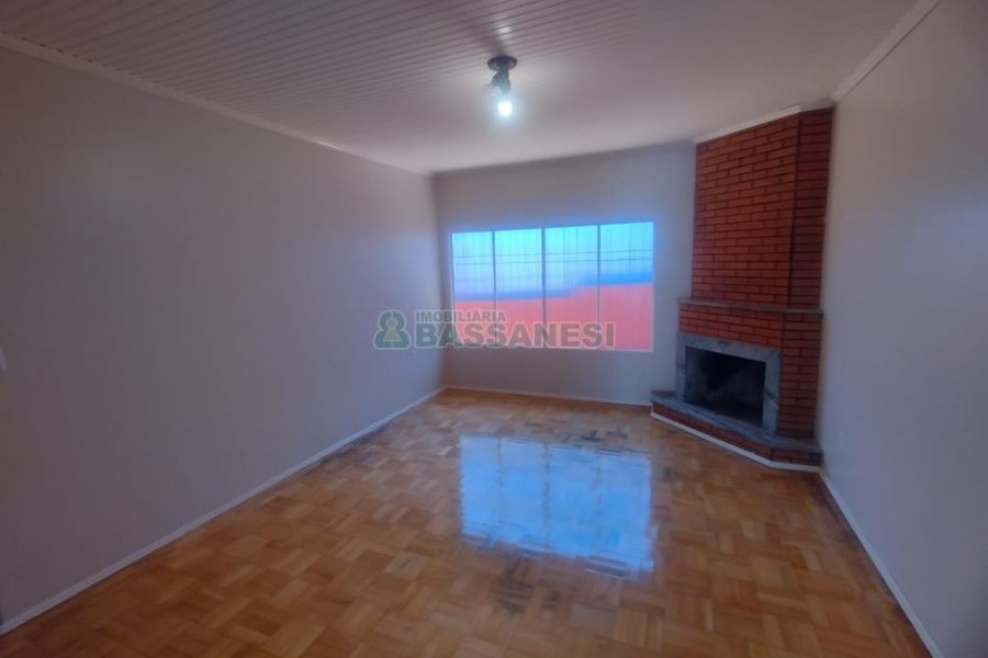Casa com 240m², 3 dormitórios, 1 vaga, no bairro Rio Branco em Caxias do Sul para Comprar