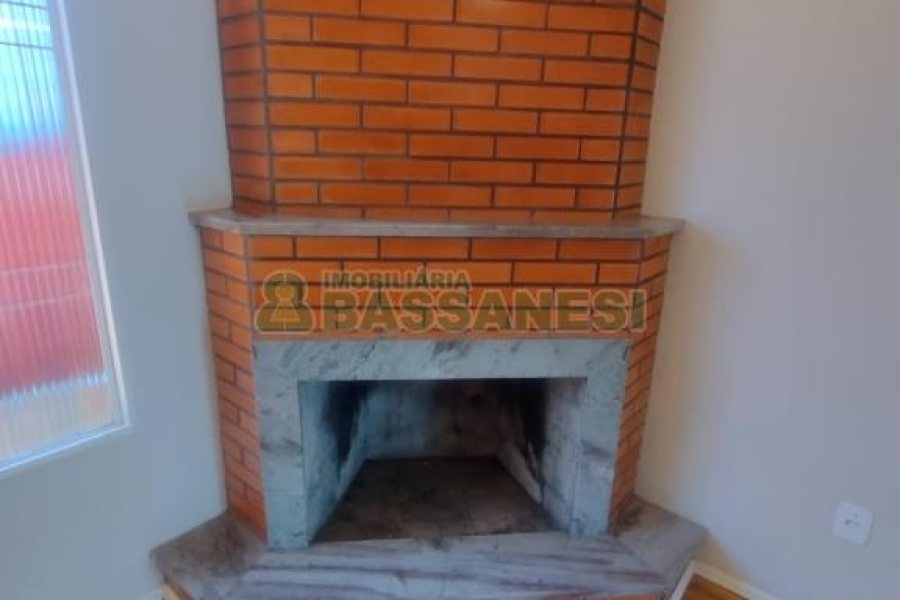 Casa com 240m², 3 dormitórios, 1 vaga, no bairro Rio Branco em Caxias do Sul para Comprar