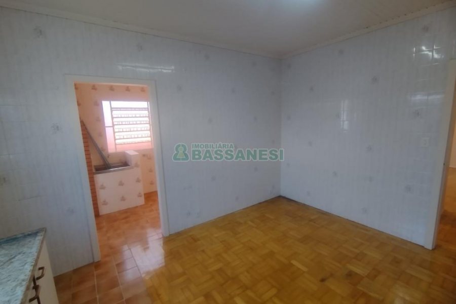 Casa com 240m², 3 dormitórios, 1 vaga, no bairro Rio Branco em Caxias do Sul para Comprar