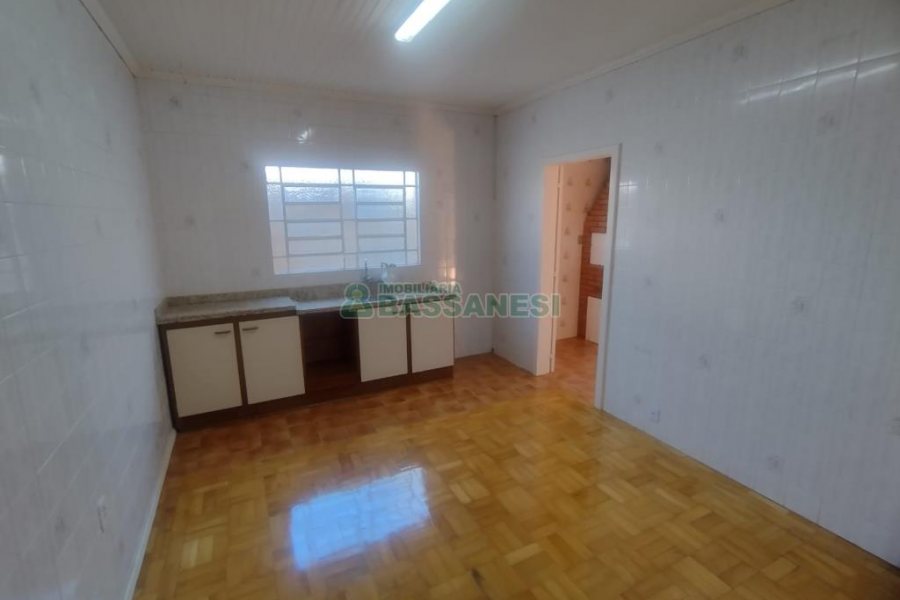 Casa com 240m², 3 dormitórios, 1 vaga, no bairro Rio Branco em Caxias do Sul para Comprar