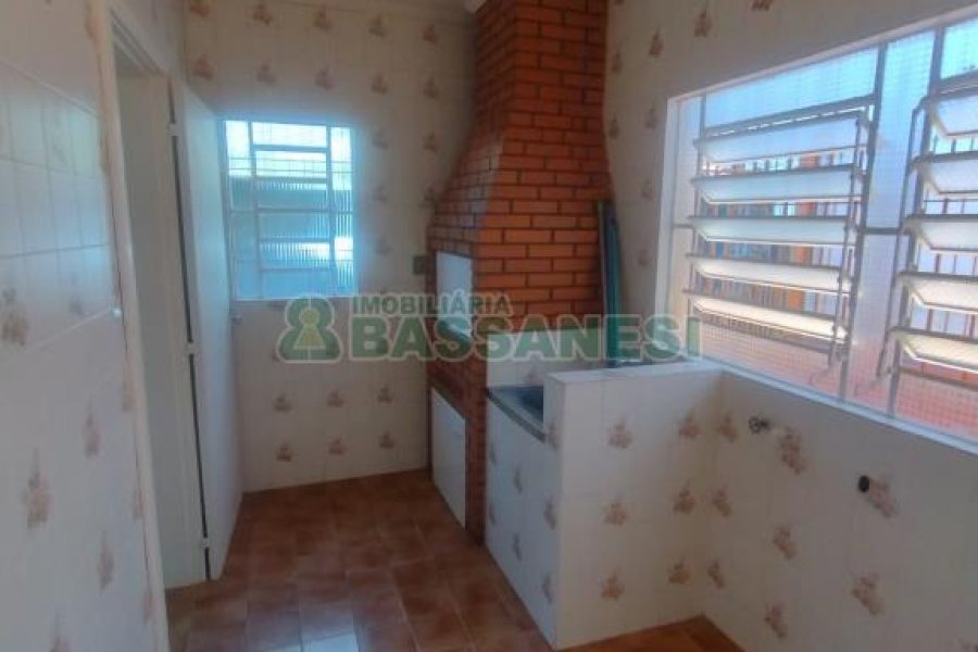 Casa com 240m², 3 dormitórios, 1 vaga, no bairro Rio Branco em Caxias do Sul para Comprar