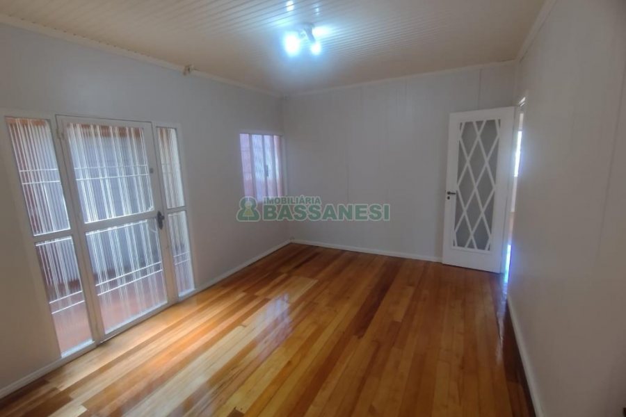 Casa com 240m², 3 dormitórios, 1 vaga, no bairro Rio Branco em Caxias do Sul para Comprar