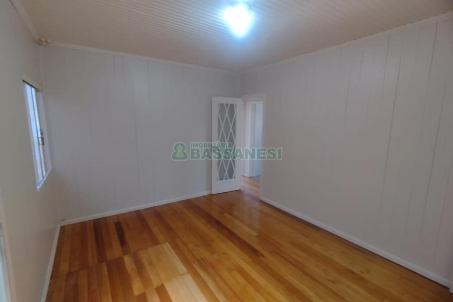 Casa com 240m², 3 dormitórios, 1 vaga, no bairro Rio Branco em Caxias do Sul para Comprar