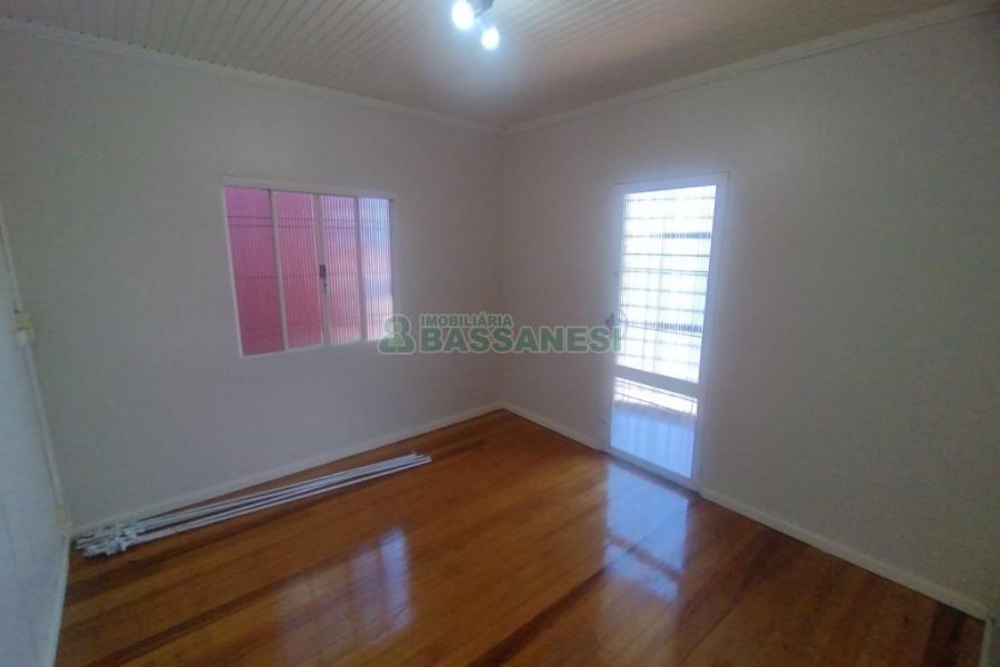 Casa com 240m², 3 dormitórios, 1 vaga, no bairro Rio Branco em Caxias do Sul para Comprar