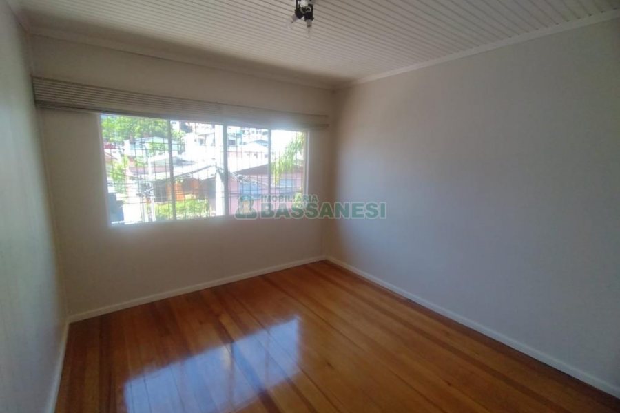 Casa com 240m², 3 dormitórios, 1 vaga, no bairro Rio Branco em Caxias do Sul para Comprar