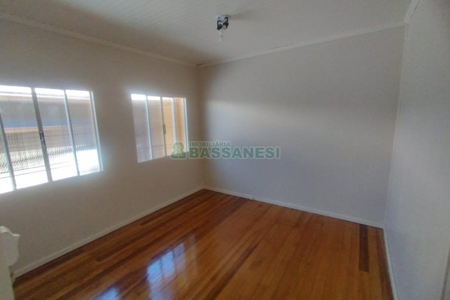 Casa com 240m², 3 dormitórios, 1 vaga, no bairro Rio Branco em Caxias do Sul para Comprar
