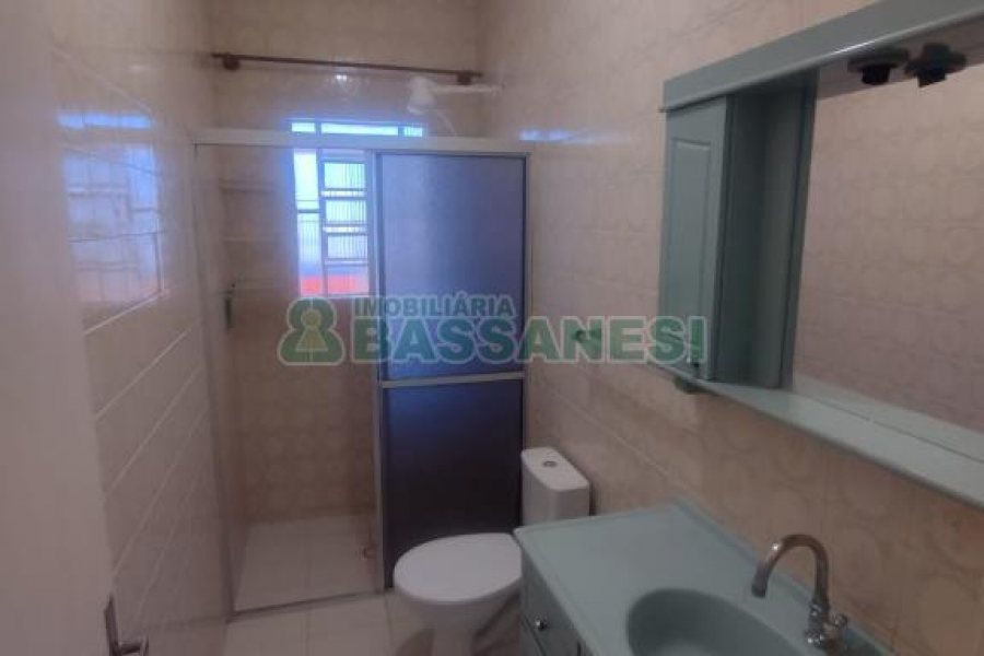 Casa com 240m², 3 dormitórios, 1 vaga, no bairro Rio Branco em Caxias do Sul para Comprar