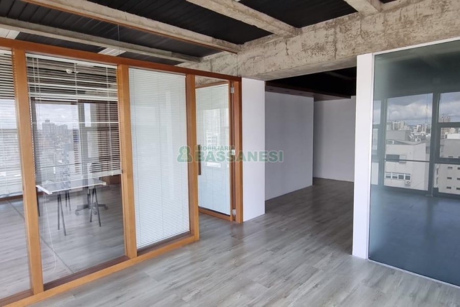 Sala com 180m², no bairro Centro em Caxias do Sul para Alugar