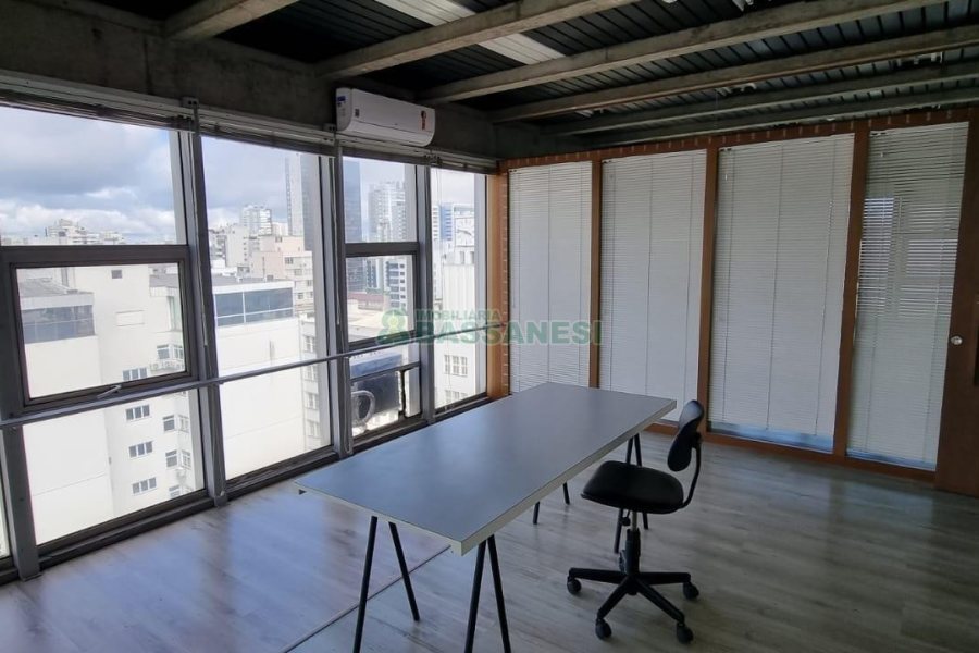 Sala com 180m², no bairro Centro em Caxias do Sul para Alugar